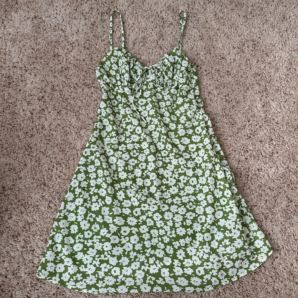 Princess Polly green and white dress, size 4, perfect condition